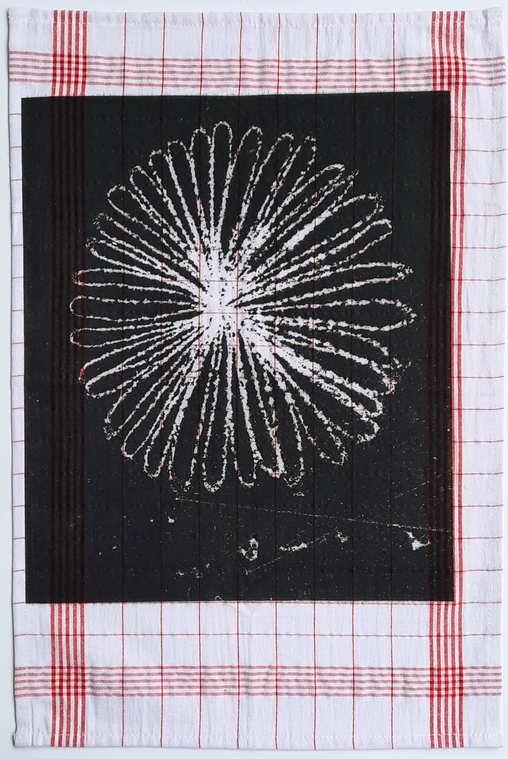 Peter Riek, aus der Folge "Blumen für Seraphine", Straßenzeichnung, Direktdruck auf Geschirrtuch, 2016. Unikat, 60 x 40 cm.